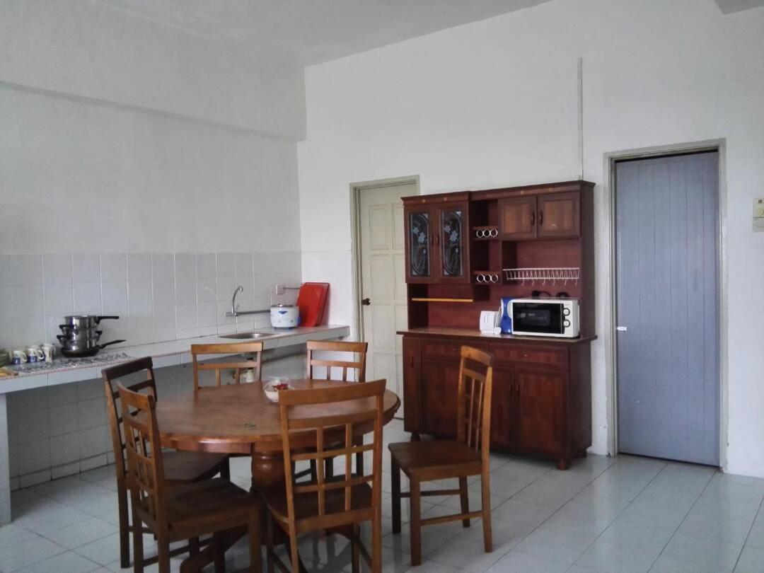 Desair Apartment By Scht Lumut Exterior foto